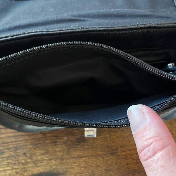 Calvin Klein Black Quilted Crossbody Bag - Picture 9 of 10